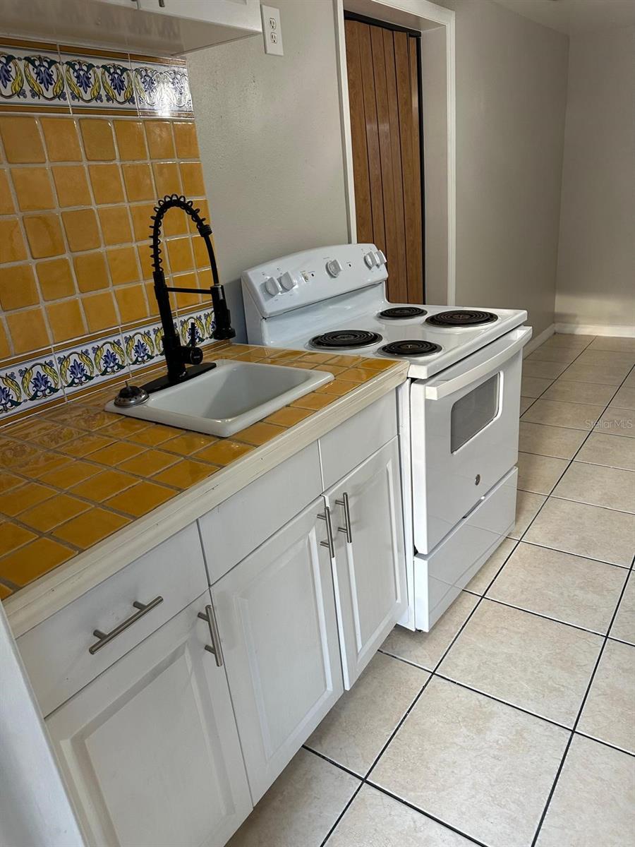 3407 N Avenida Republica De Cuba #a Property Photo 3