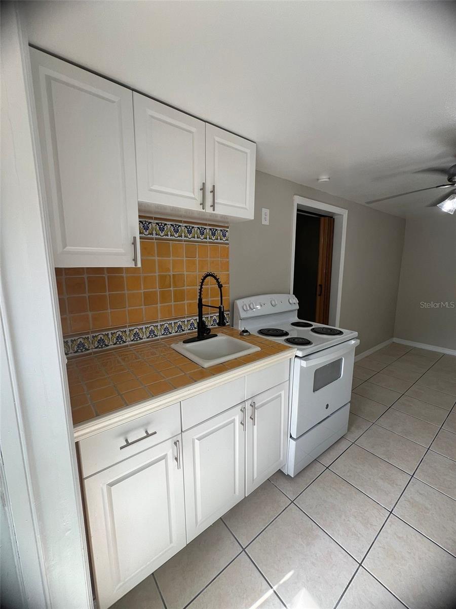 3407 N Avenida Republica De Cuba #a Property Photo 5