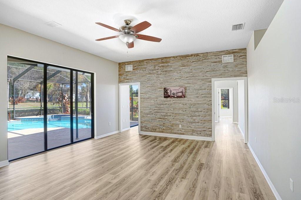 14308 Willow Run Property Photo 8