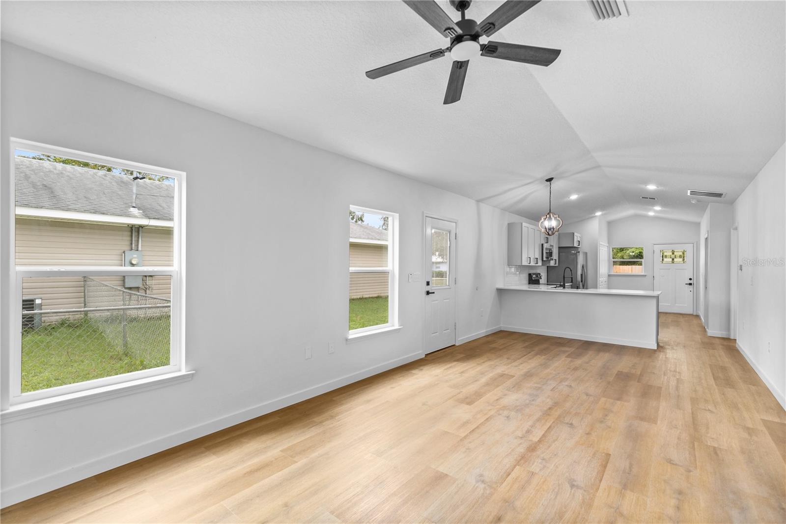 1012 E Hazzard Property Photo 10