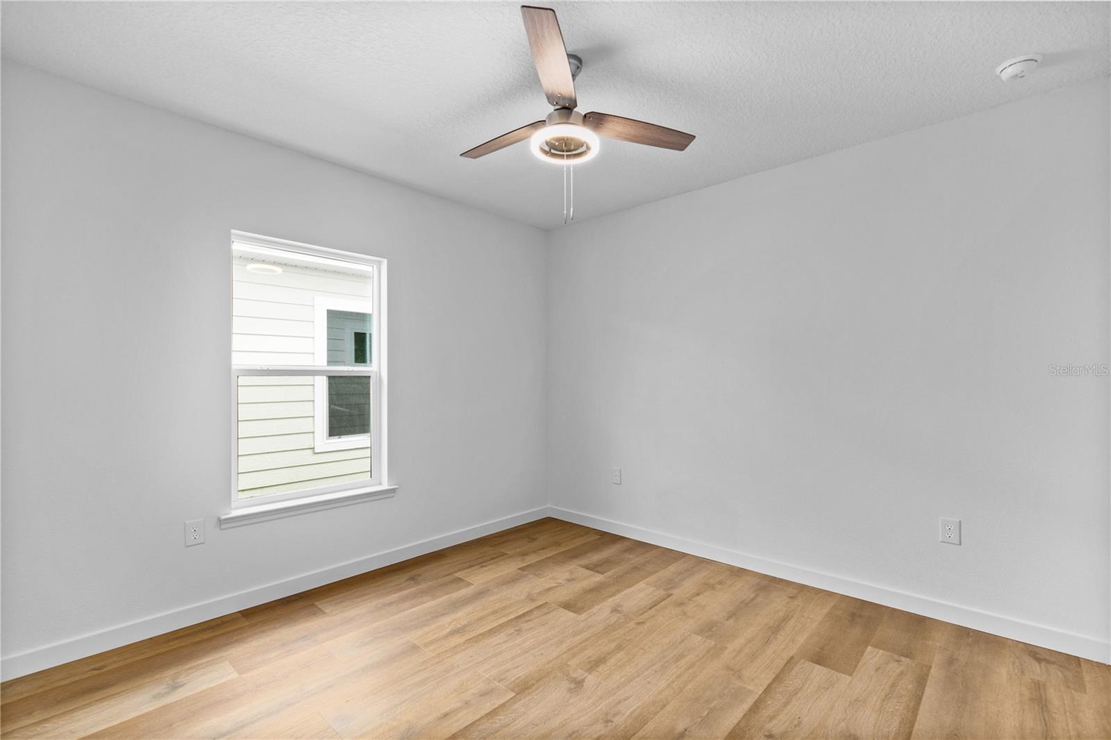 1012 E Hazzard Property Photo 16