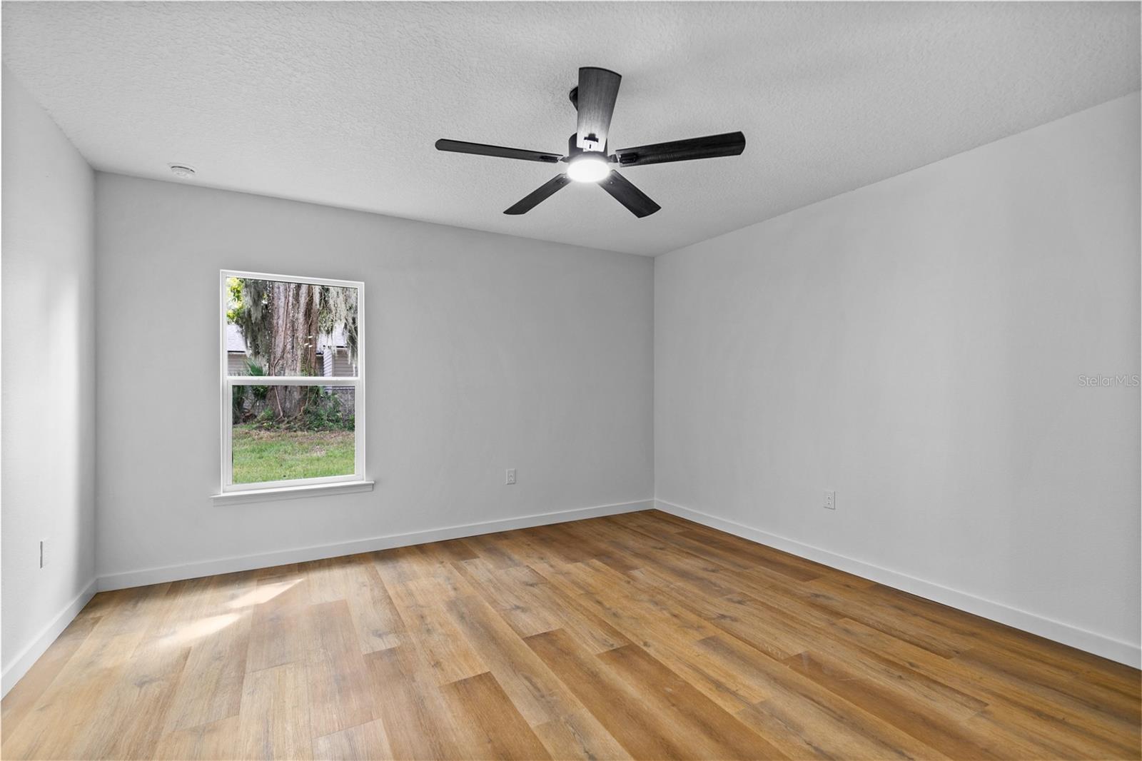 1012 E Hazzard Property Photo 18