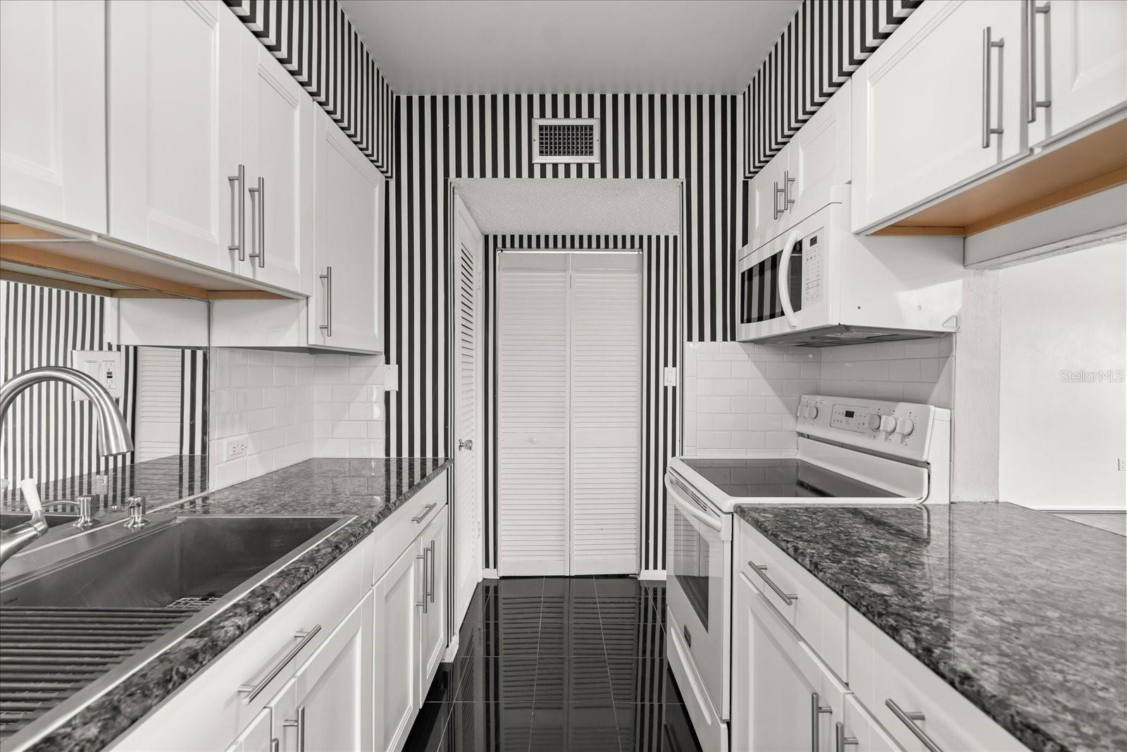 1700 6th St Nw #b24 Property Photo 2