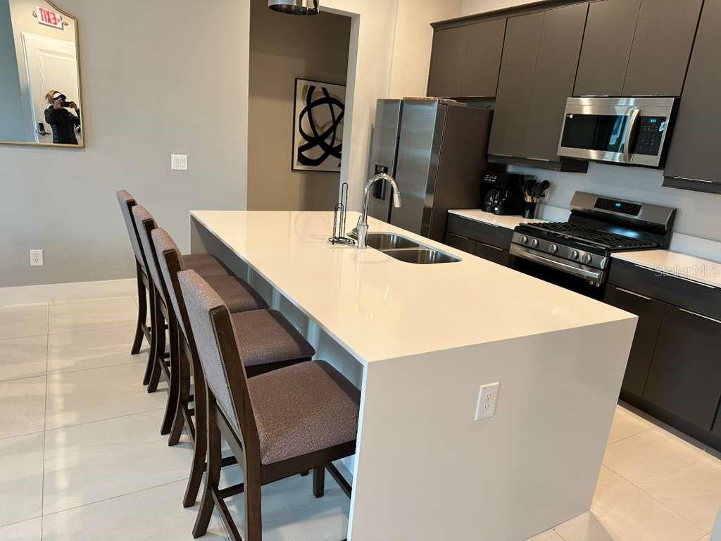 O6372093 Property Photo 4
