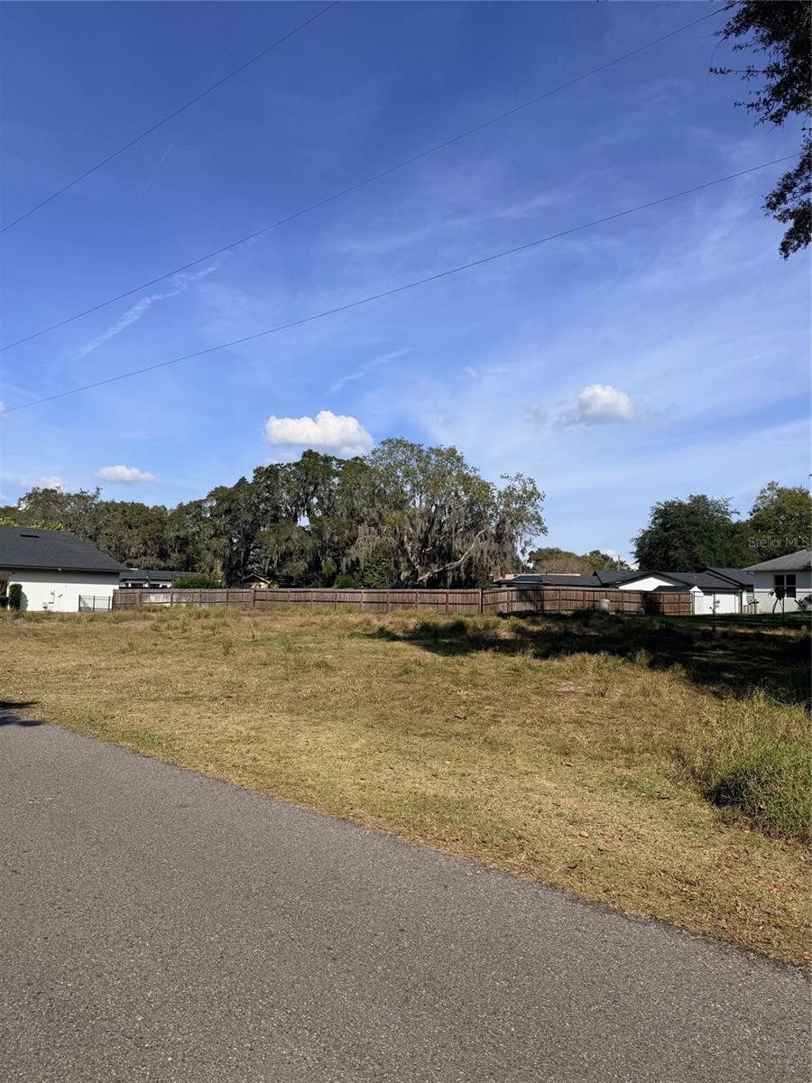 1707 Twin Lake Dr Property Photo 2