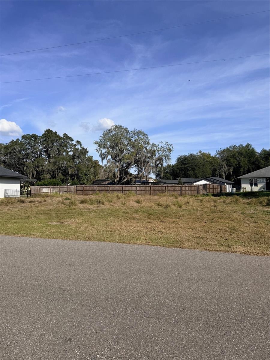 1707 Twin Lake Dr Property Photo 3