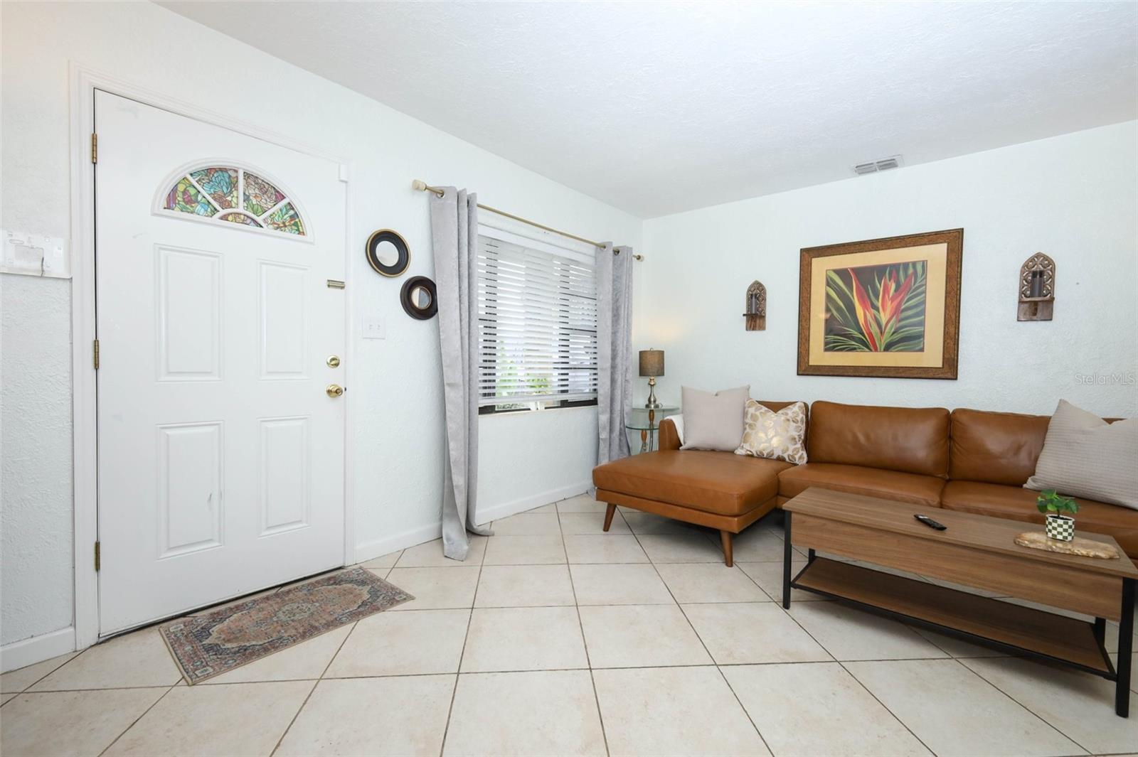 410 E Crystal Lake St Property Photo 3