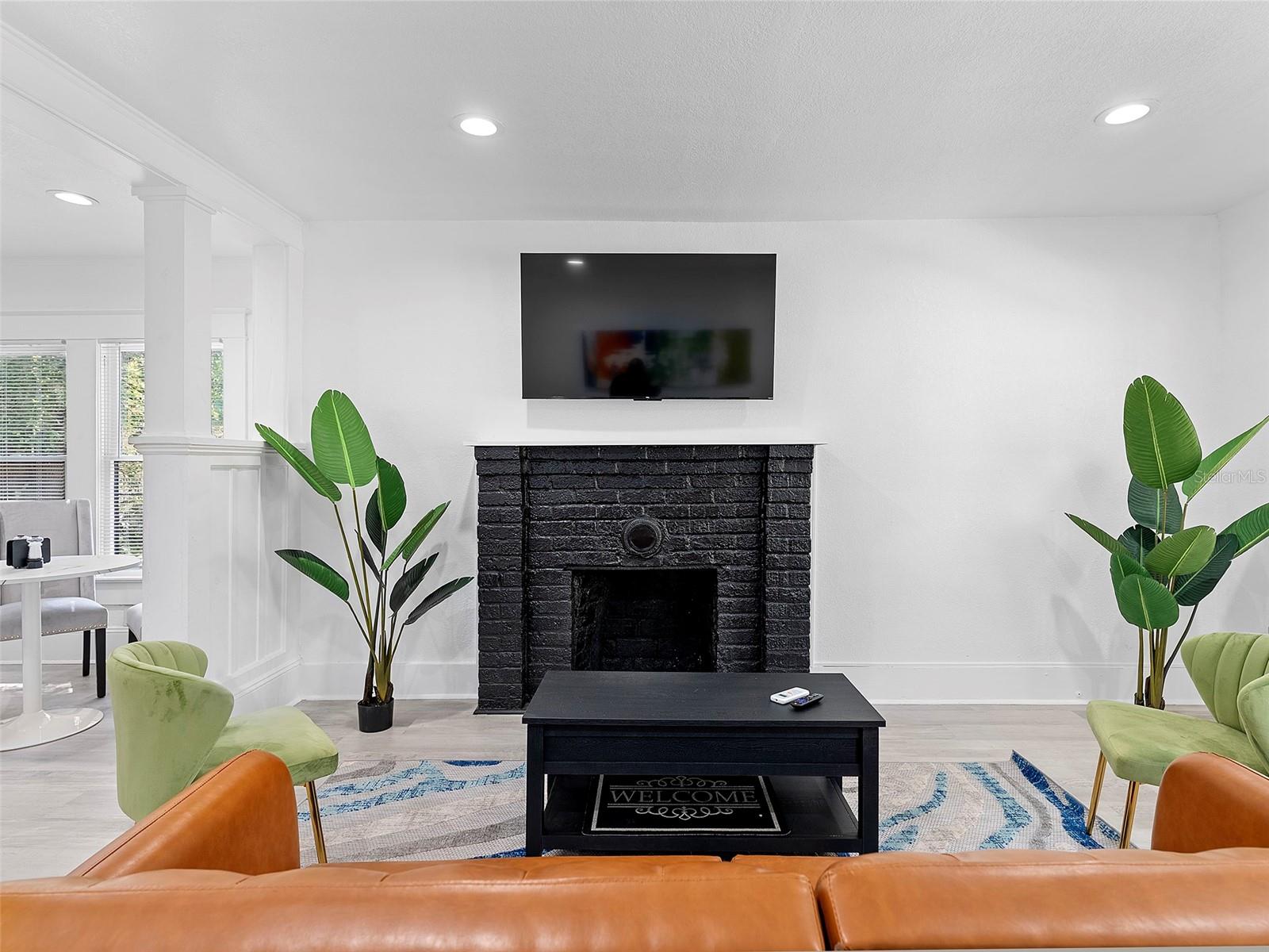412 E Harwood St #1 Property Photo 4
