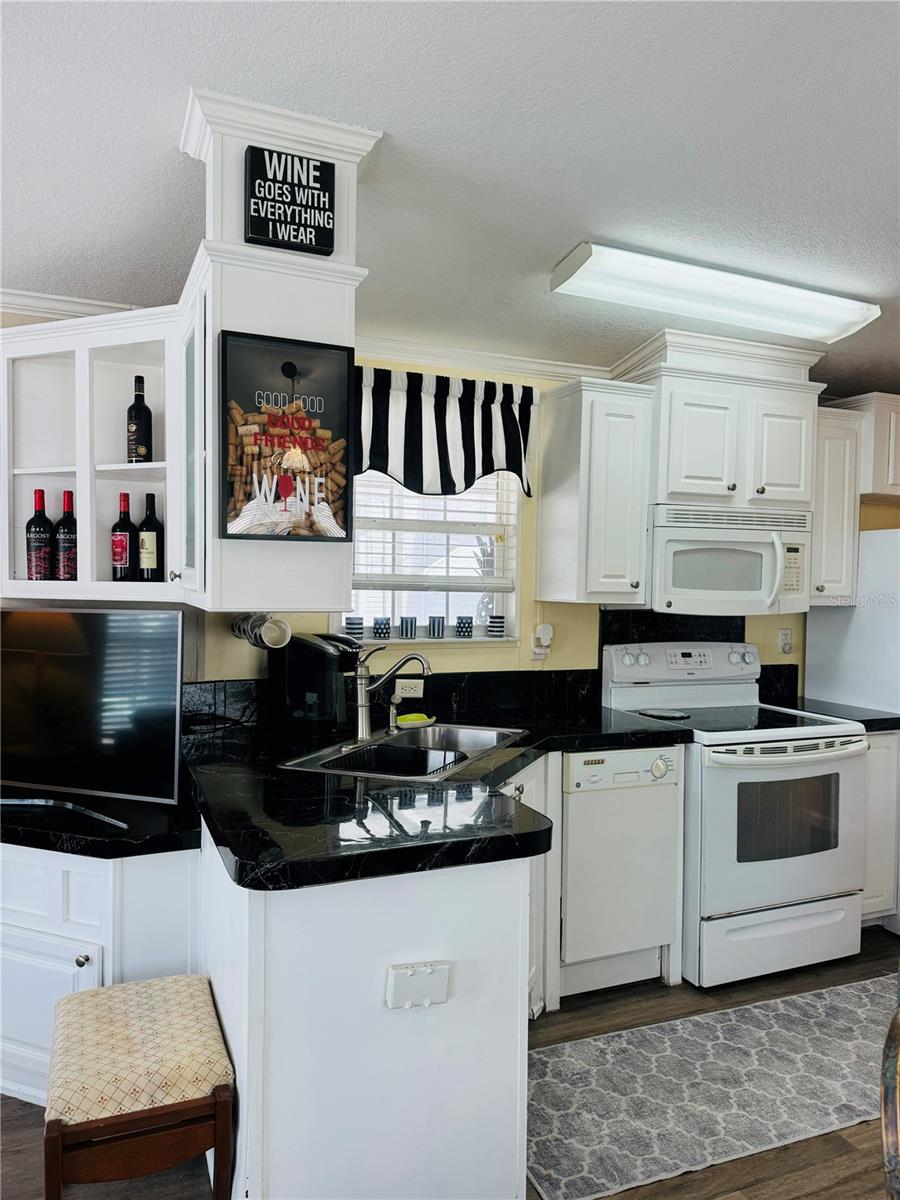 300 Royal Troon Loop Property Photo 8