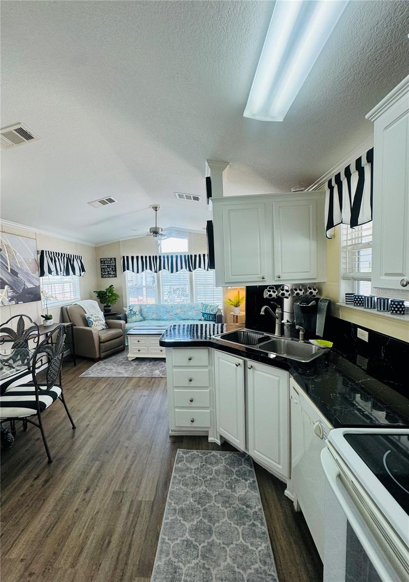 300 Royal Troon Loop Property Photo 10