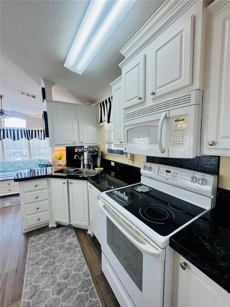 300 Royal Troon Loop Property Photo 11
