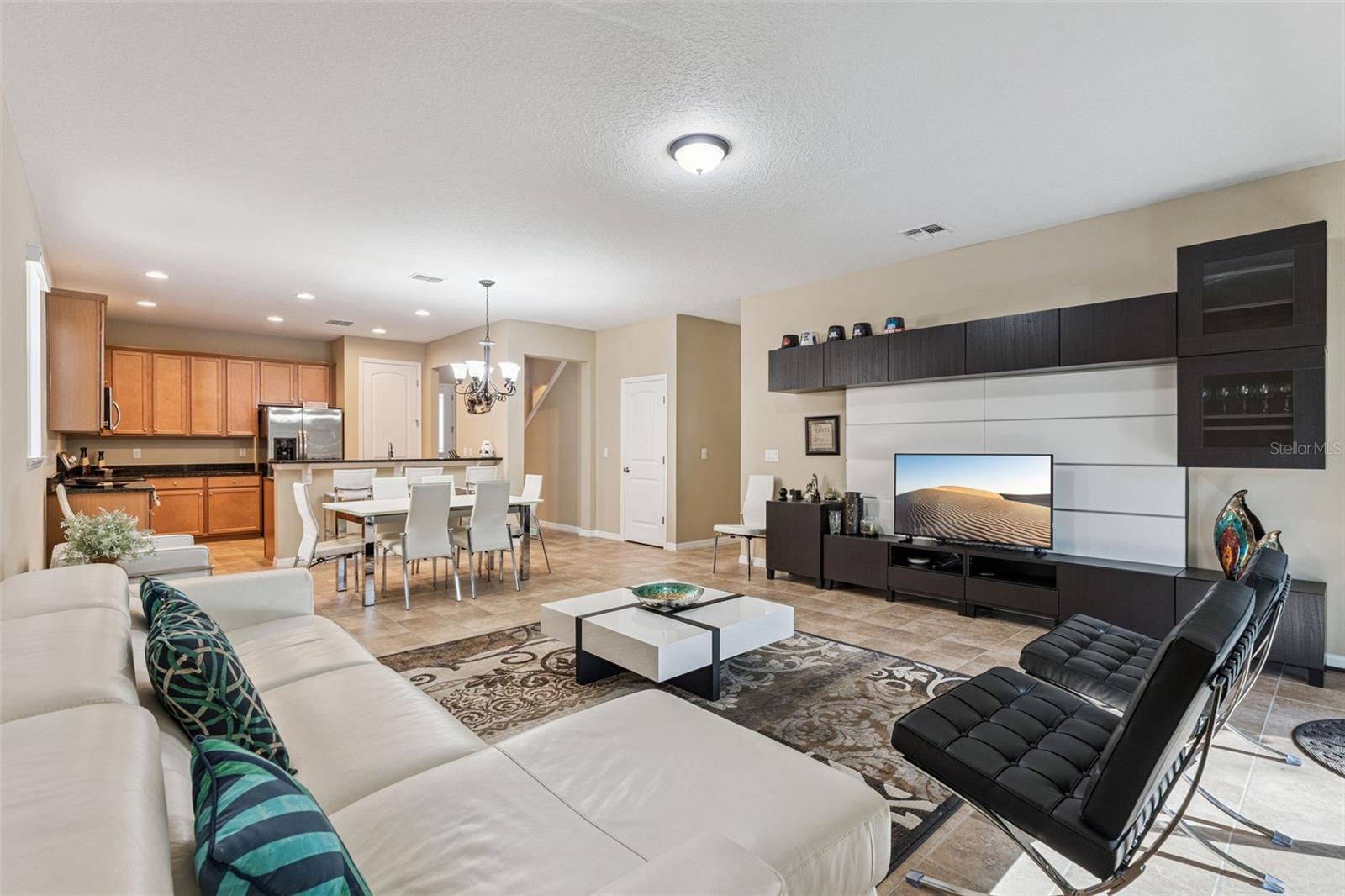 13232 Longacre Dr Property Photo 4