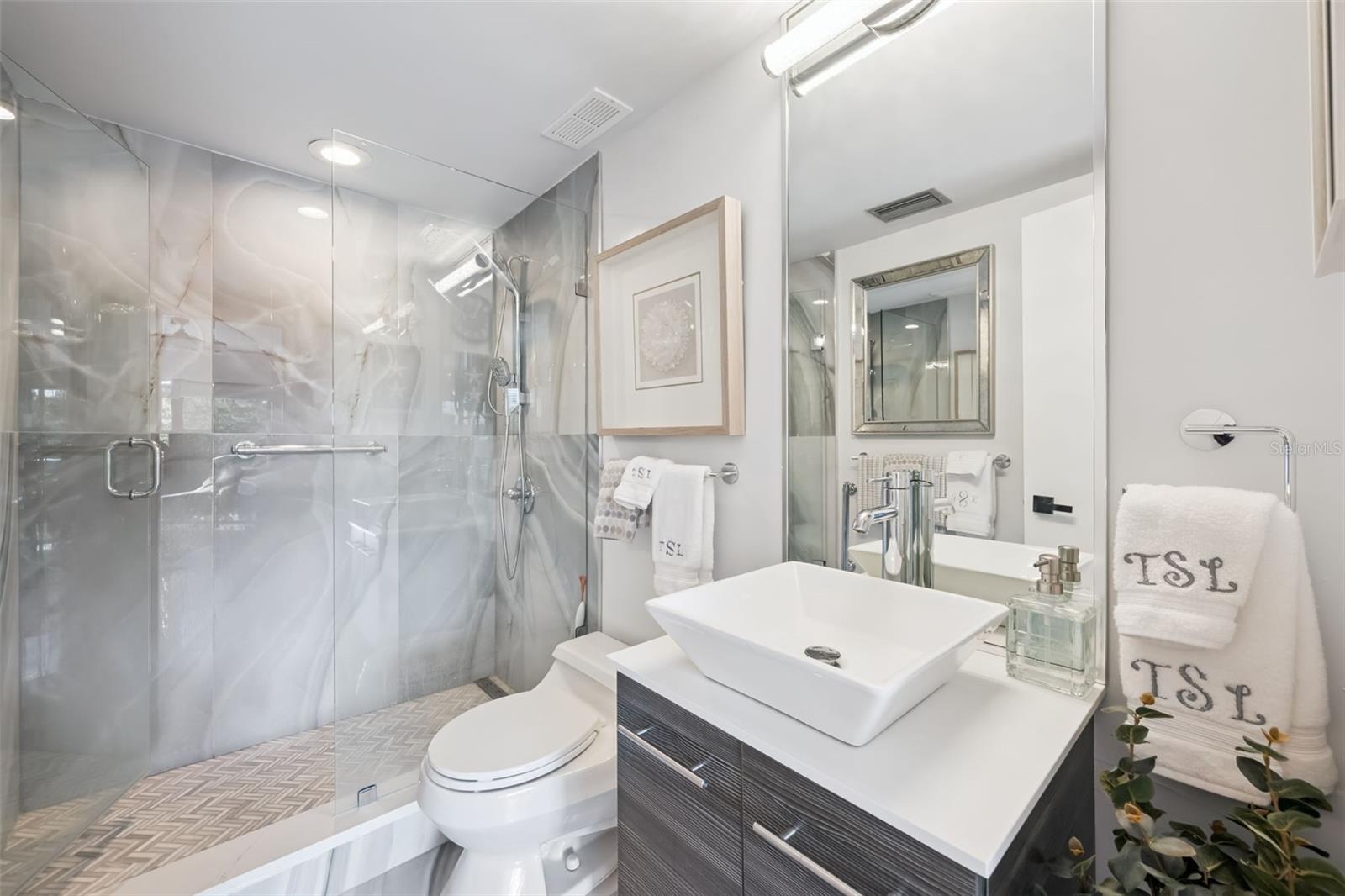7550 Hinson St #4b Property Photo 28