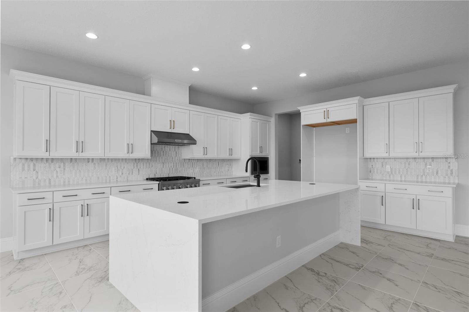 16708 Bolsena Dr Property Photo 6