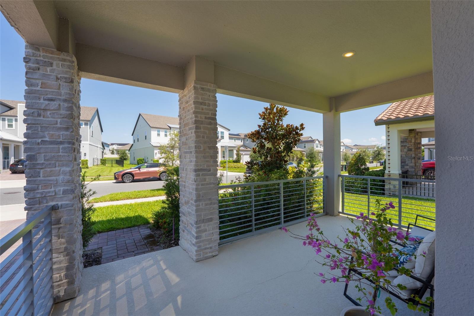 5211 Citrus Leaf Blvd Property Photo 4