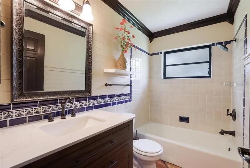2077 Racimo Dr Property Photo 5