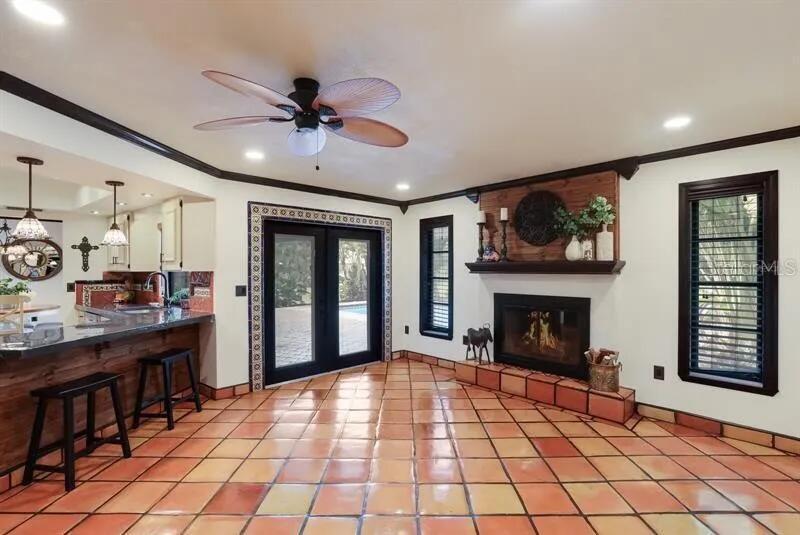 2077 Racimo Dr Property Photo 6
