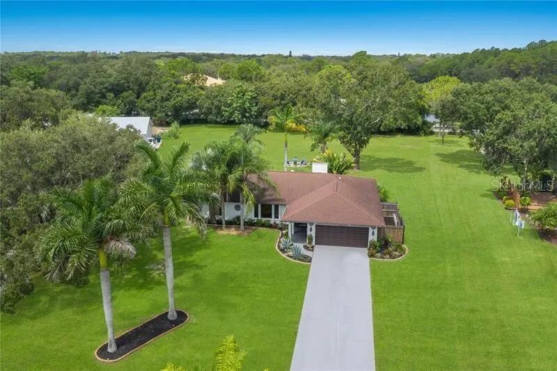 2077 Racimo Dr Property Photo 8