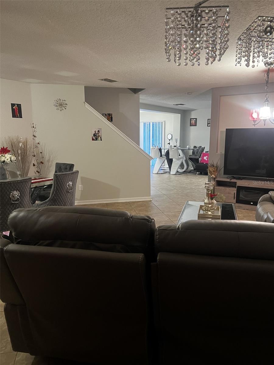 412 Aster Dr Property Photo 4