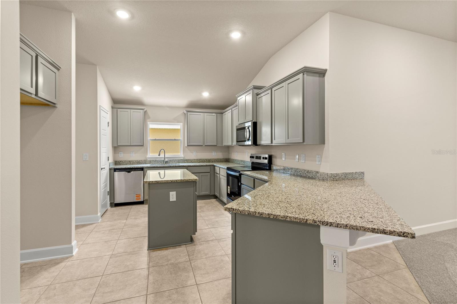 7576 Bent Tree Loop Property Photo 4