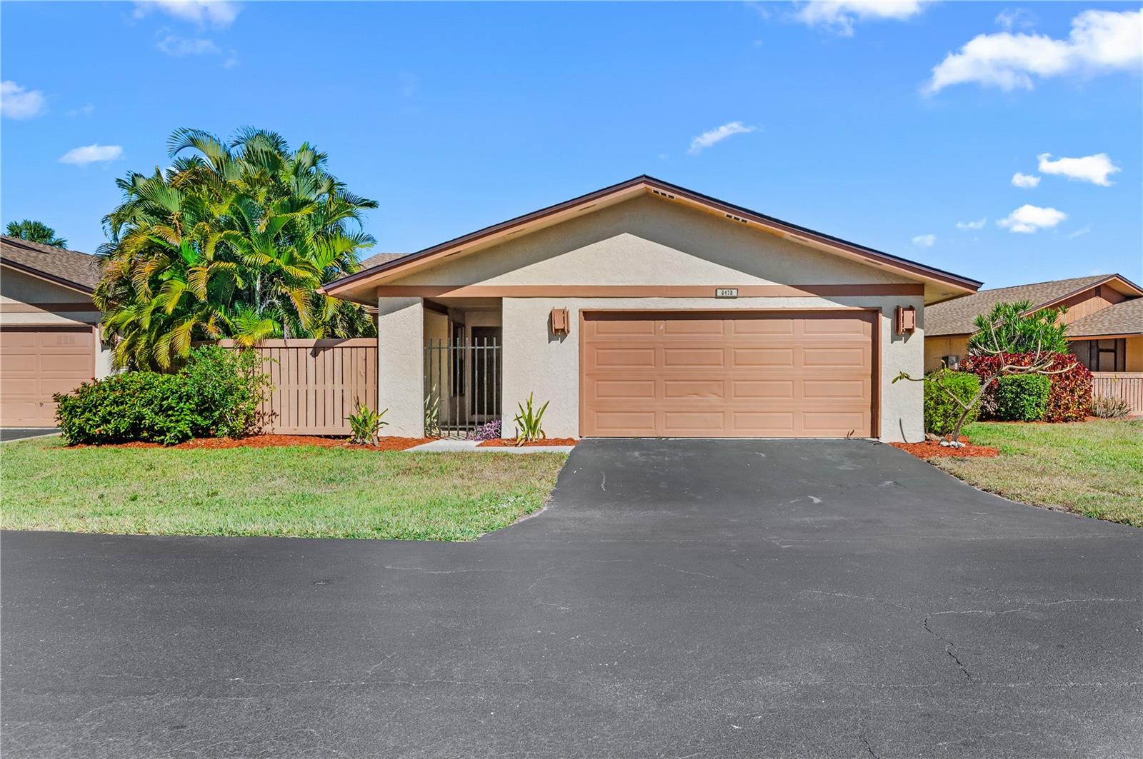 6479 Royal Woods Dr Property Photo 3