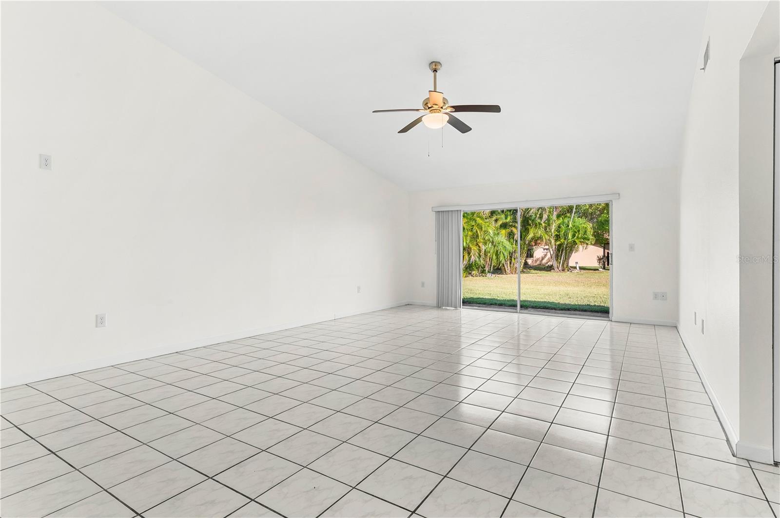 6479 Royal Woods Dr Property Photo 11