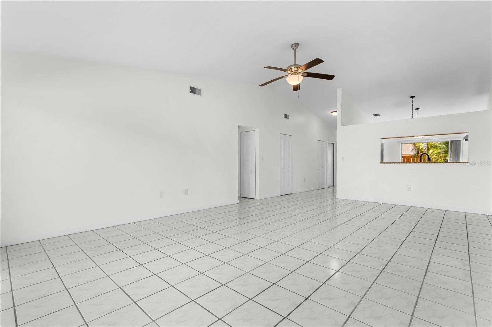 6479 Royal Woods Dr Property Photo 14