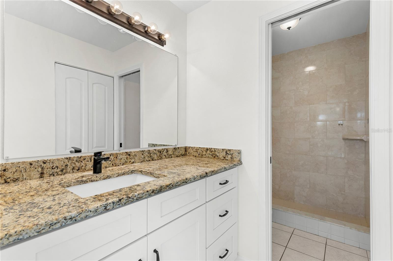 6479 Royal Woods Dr Property Photo 16