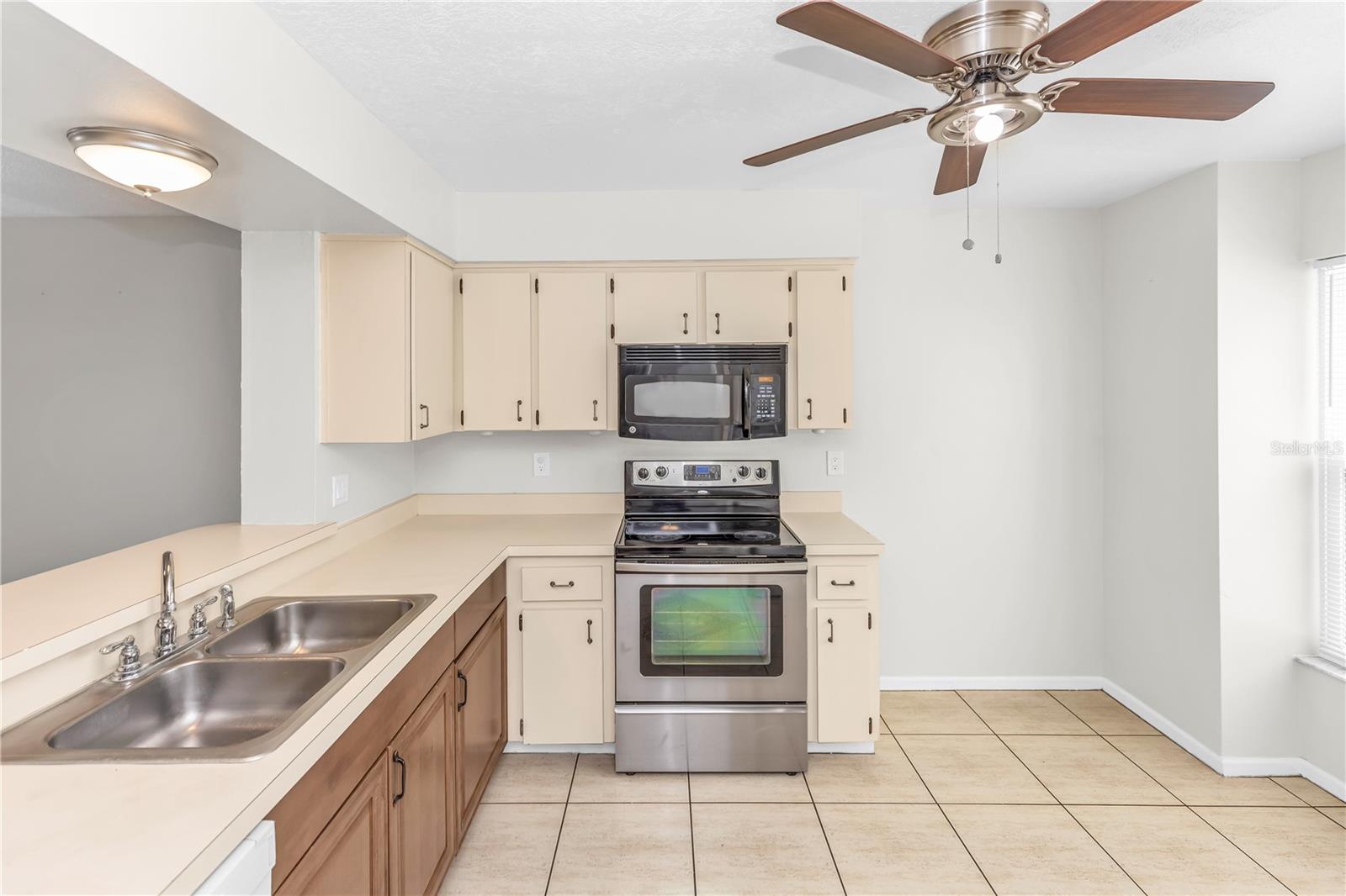 4431 Brook Hollow Cir Property Photo 6