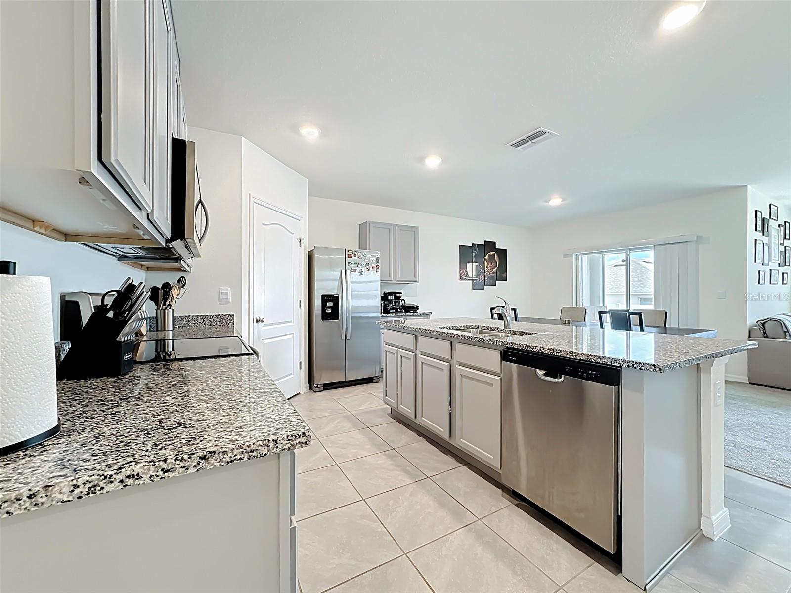 1519 Wax Myrtle Way Property Photo 4
