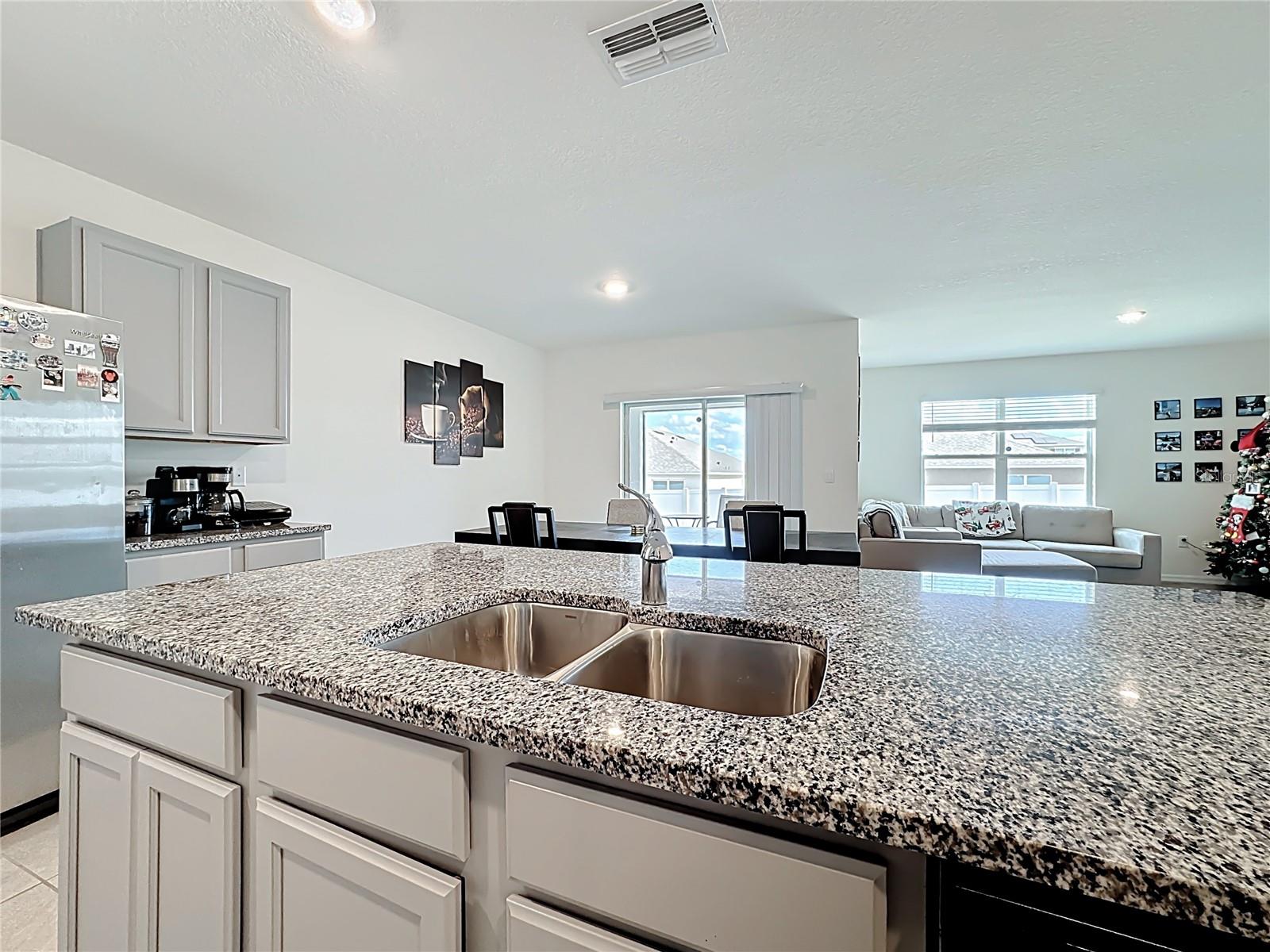 1519 Wax Myrtle Way Property Photo 5