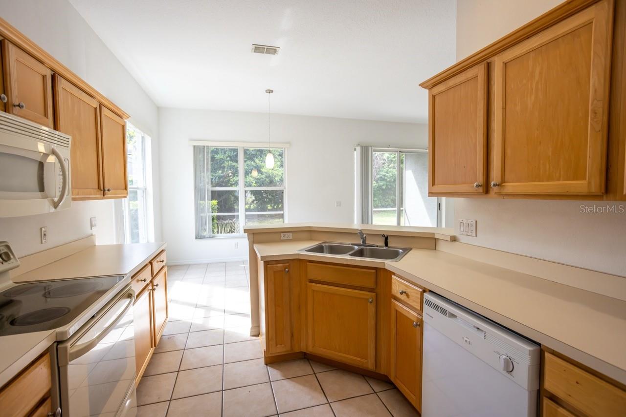 985 Ridgemount Pl Property Photo 6