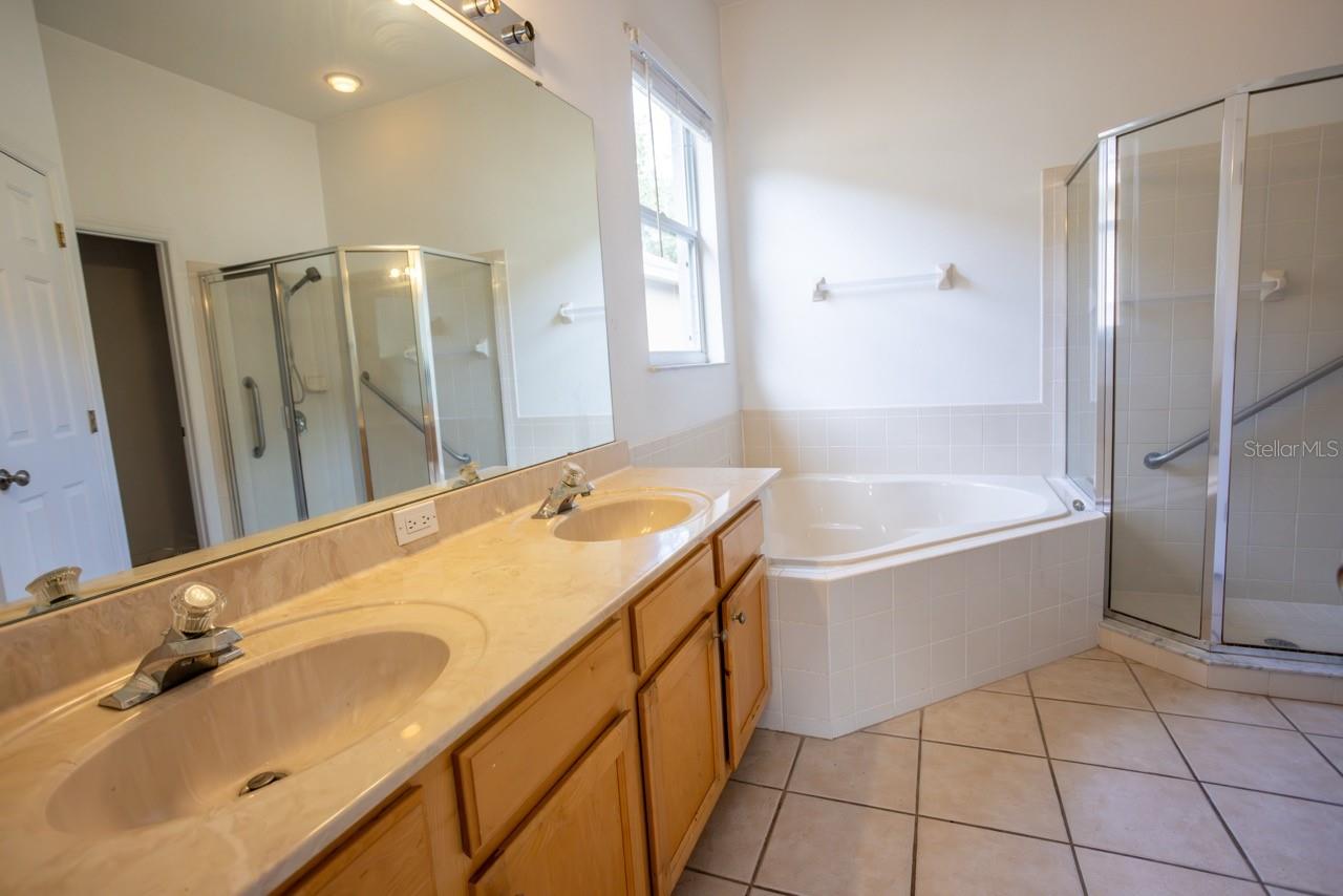 985 Ridgemount Pl Property Photo 11