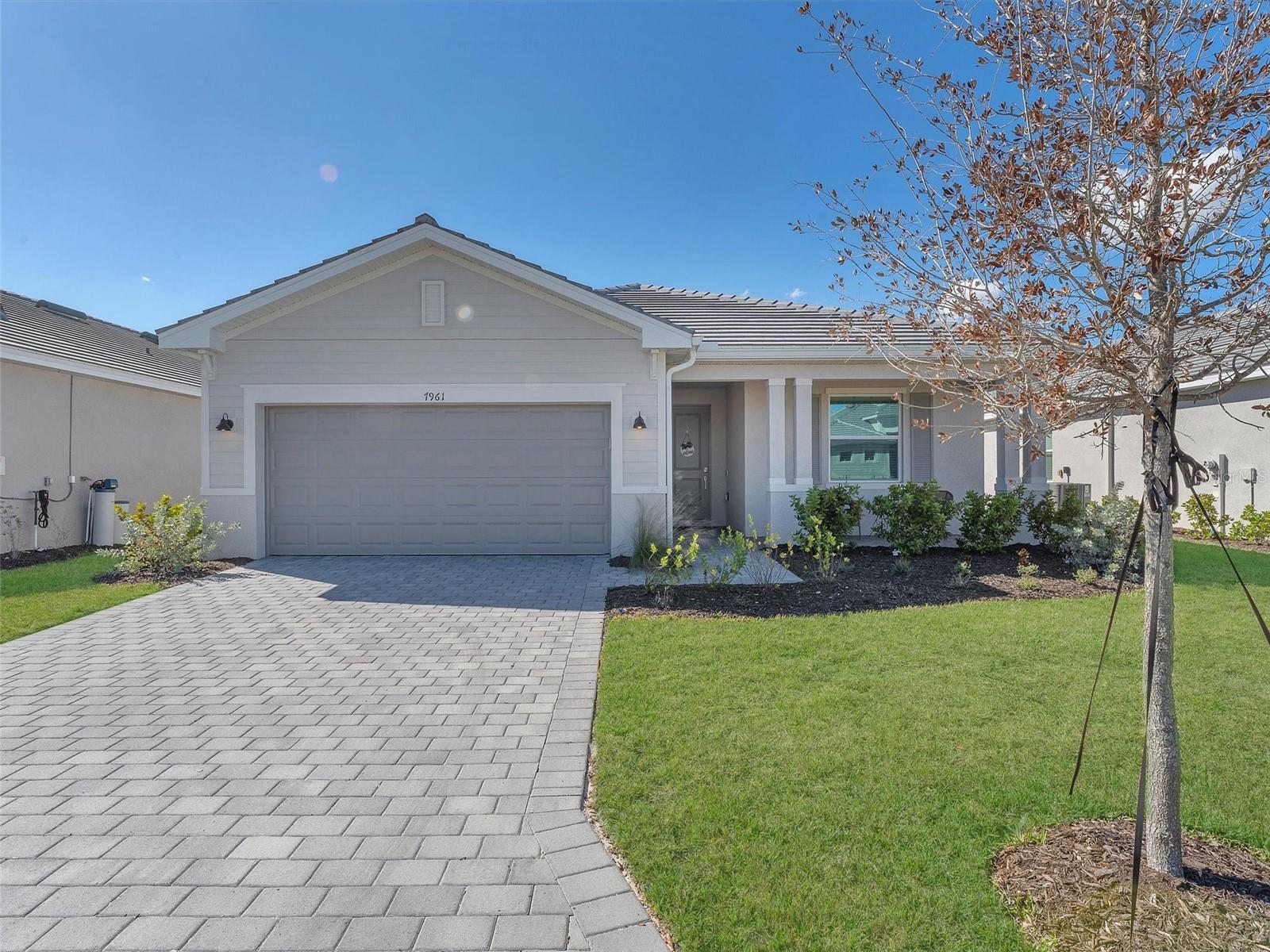 7961 Lakes Edge Ln Property Photo 1