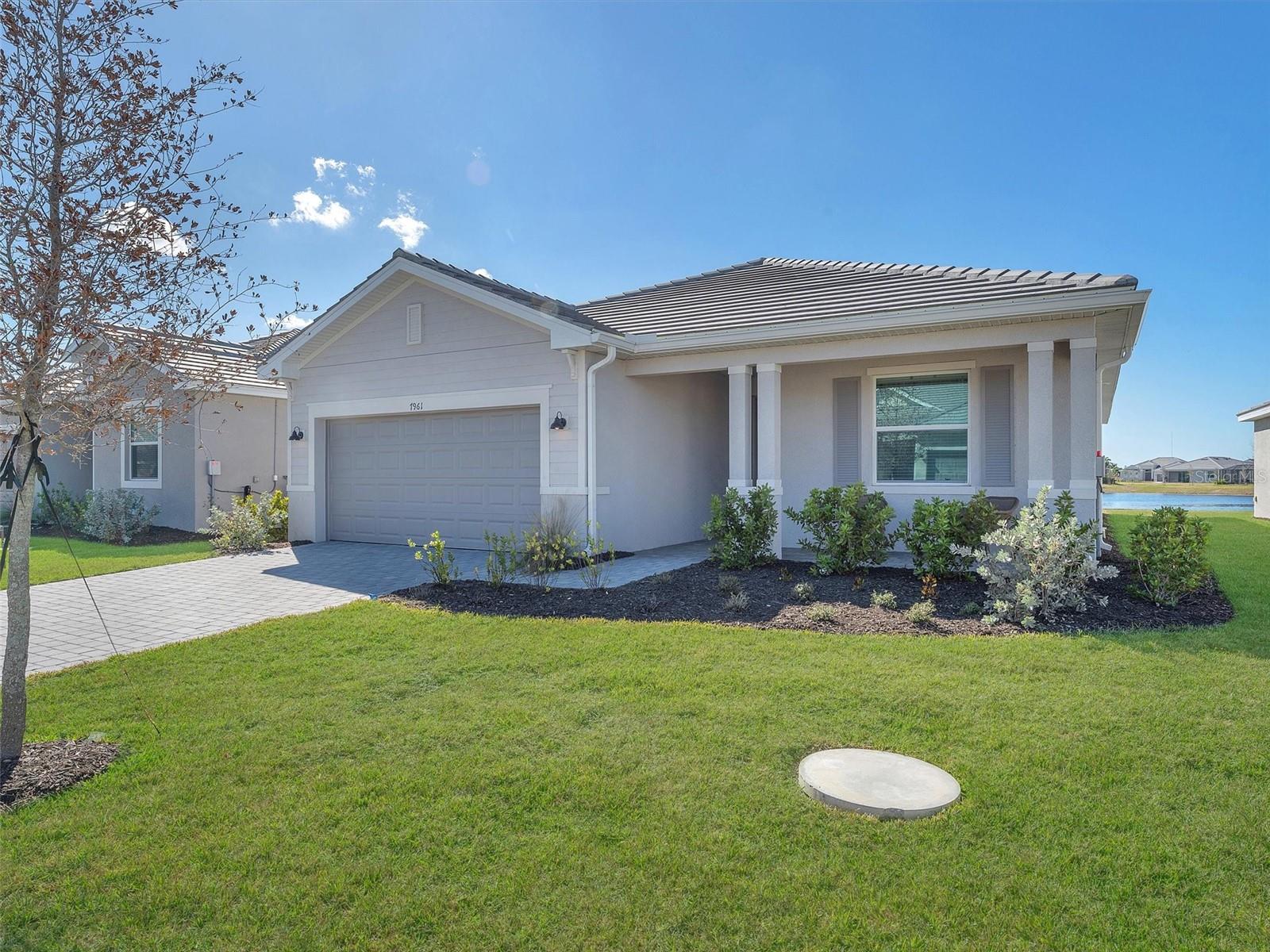 7961 Lakes Edge Ln Property Photo 3