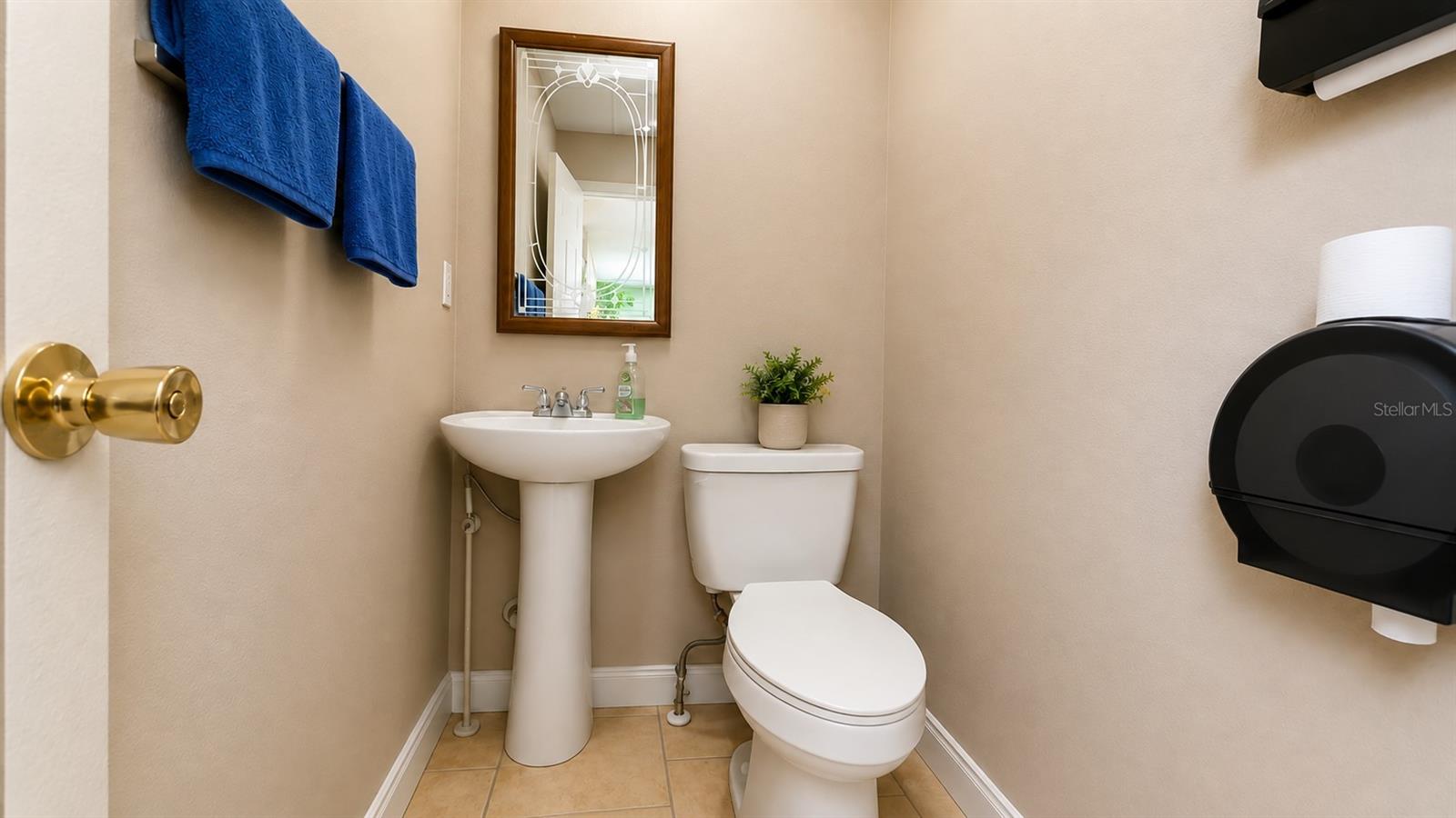 10 Barry Ave Property Photo 8