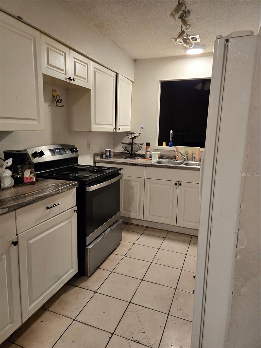 572 Maineline Blvd Property Photo 2