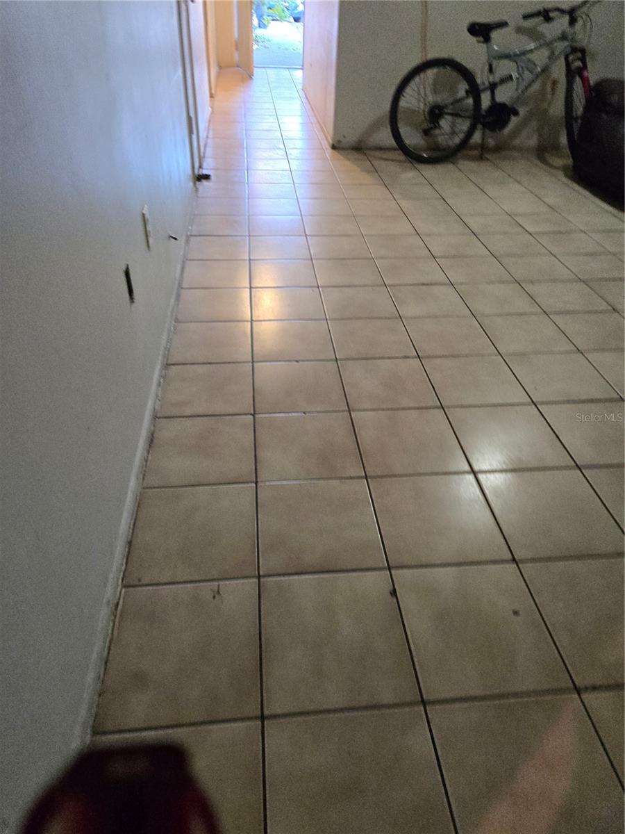 572 Maineline Blvd Property Photo 3