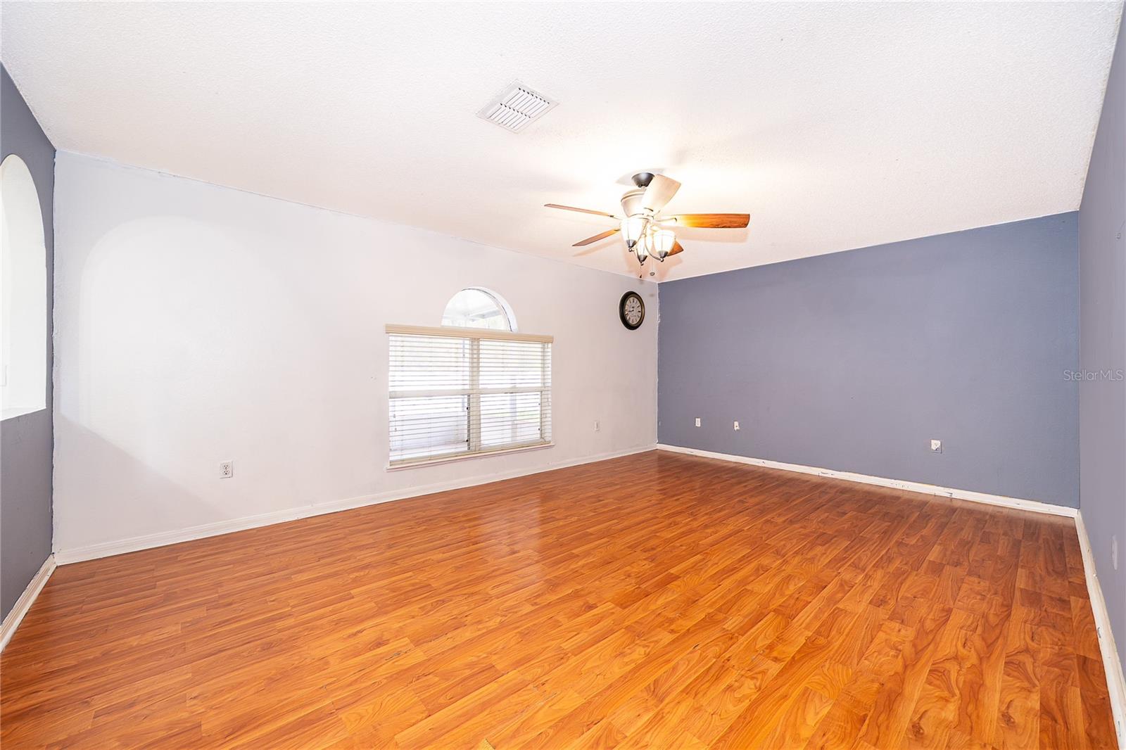 10409 Laxton St Property Photo 3
