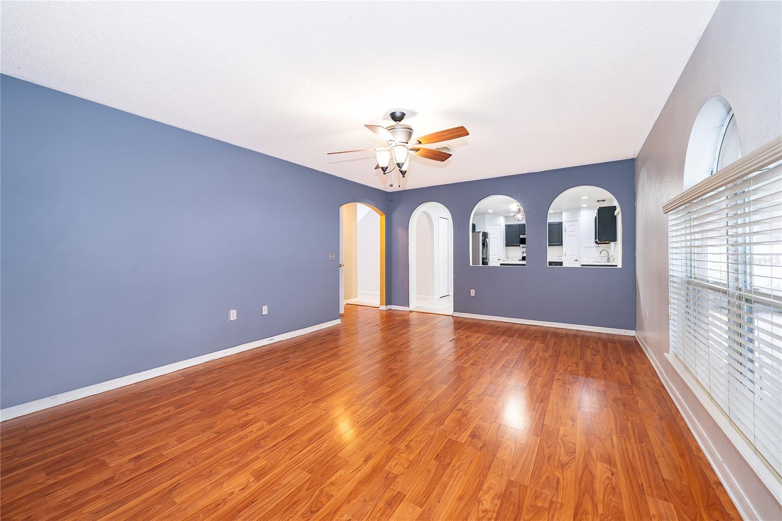 10409 Laxton St Property Photo 4