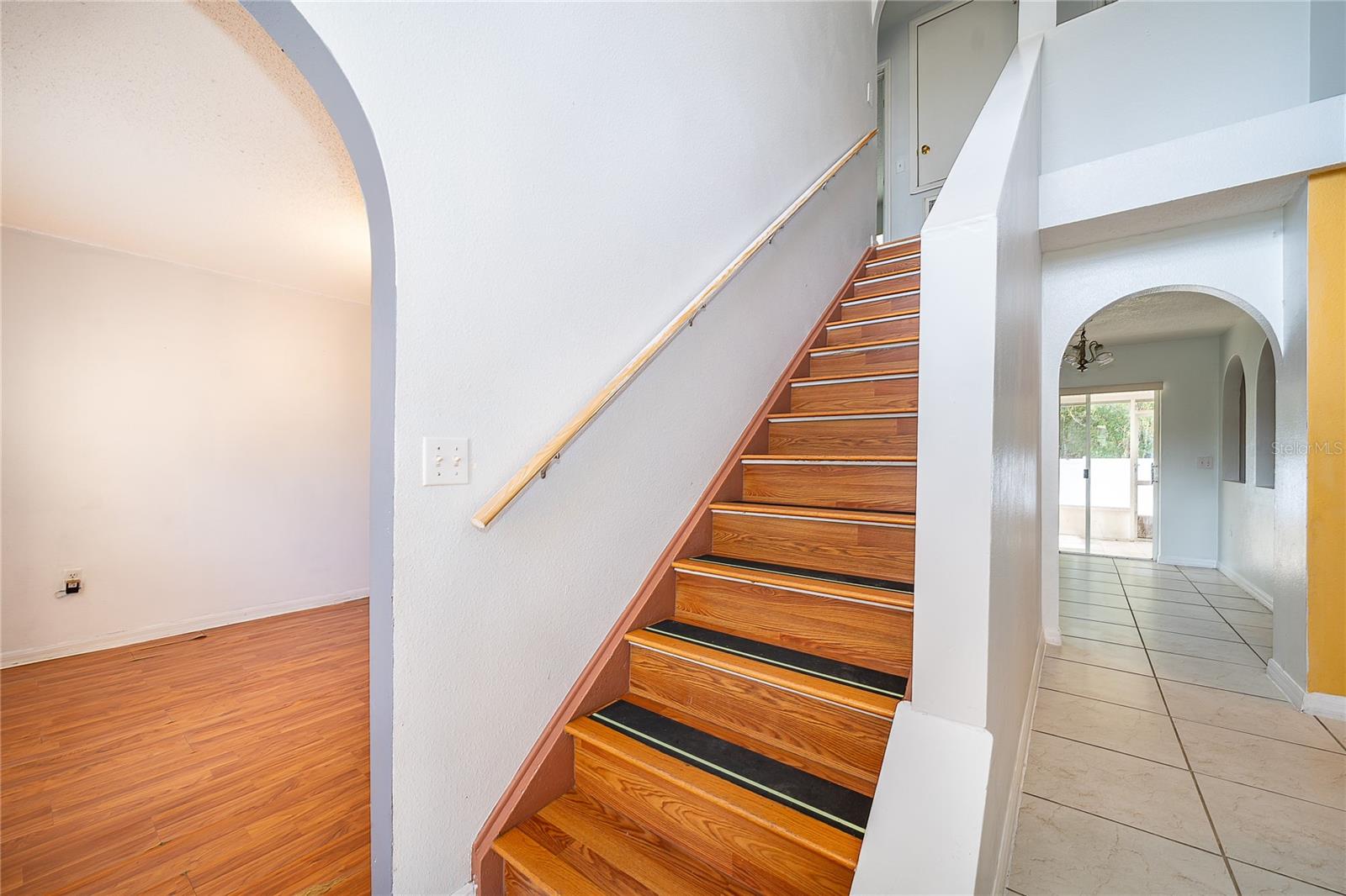 10409 Laxton St Property Photo 5