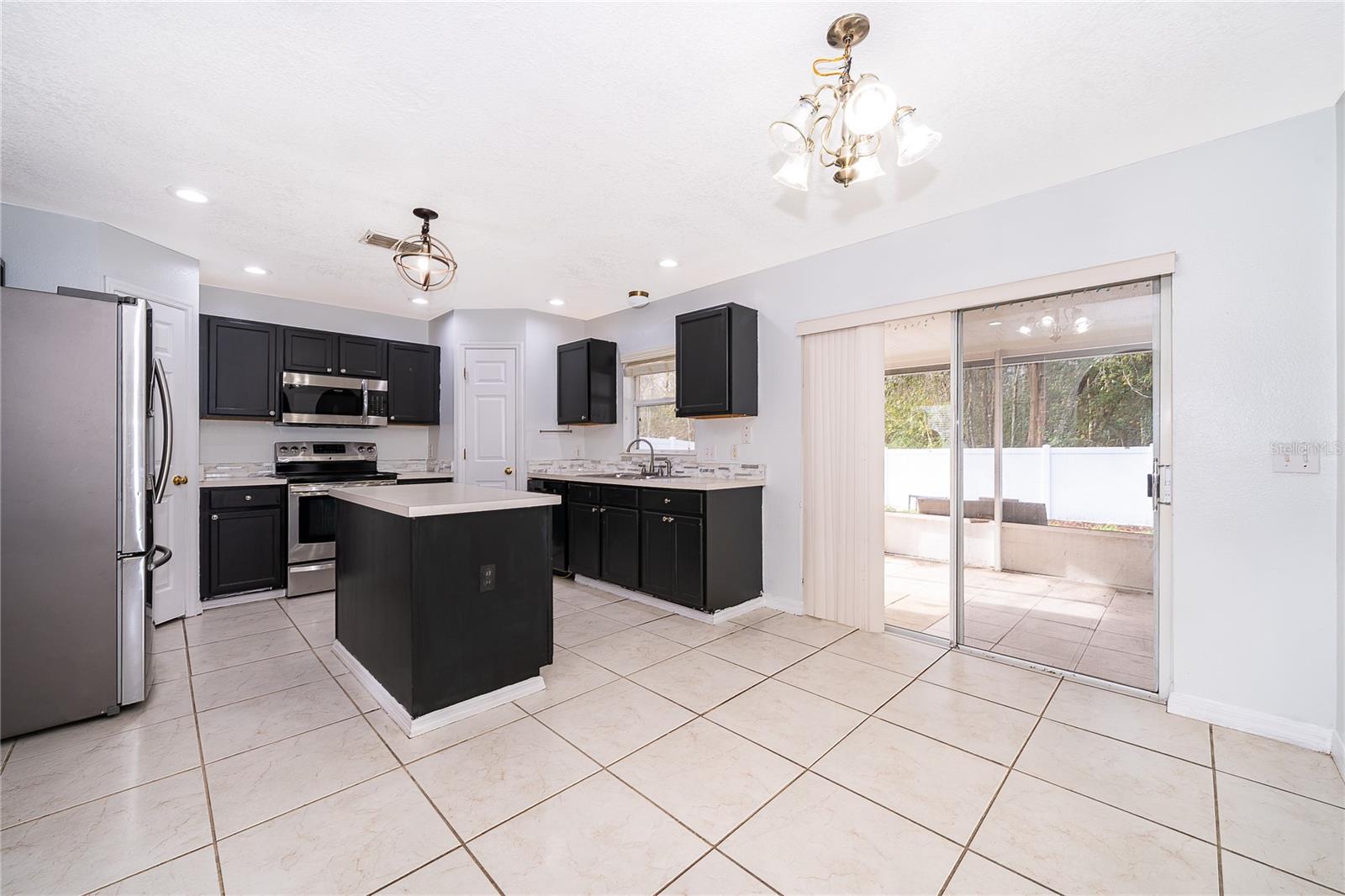 10409 Laxton St Property Photo 6