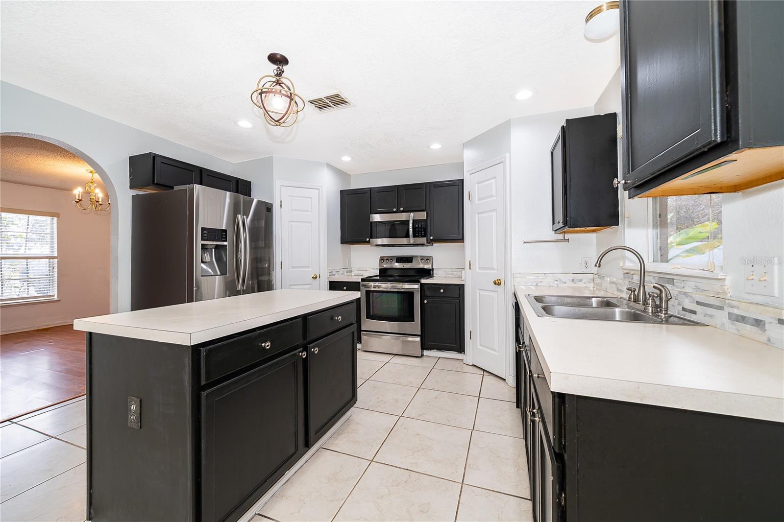 10409 Laxton St Property Photo 8