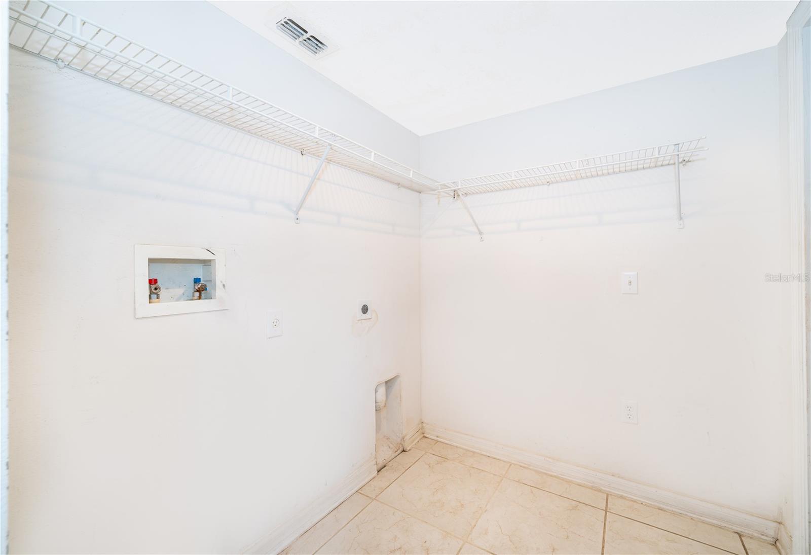 10409 Laxton St Property Photo 23