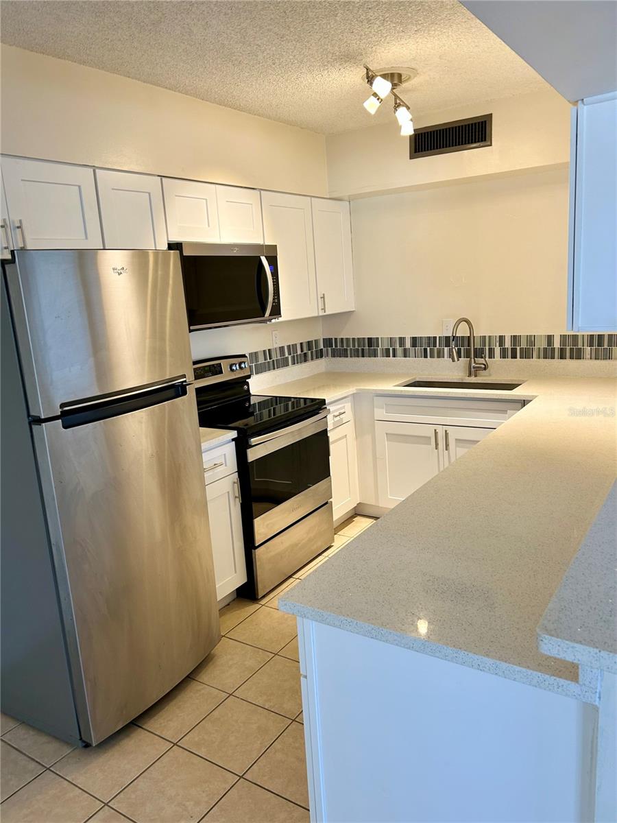 2887 S Osceola Ave #d Property Photo 5