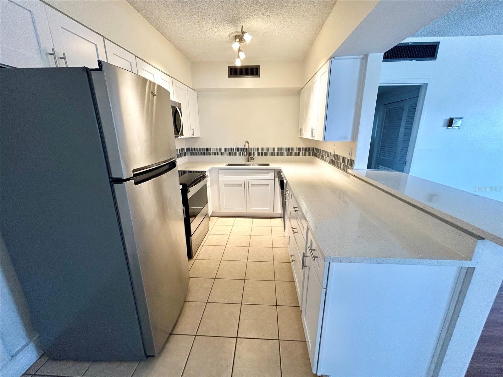 2887 S Osceola Ave #d Property Photo 6