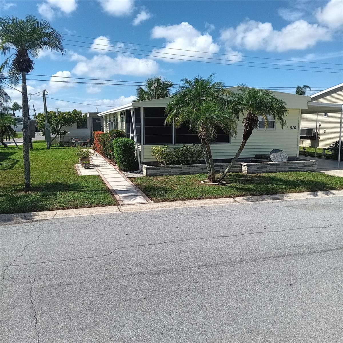 810 49th Ave W Property Photo 1