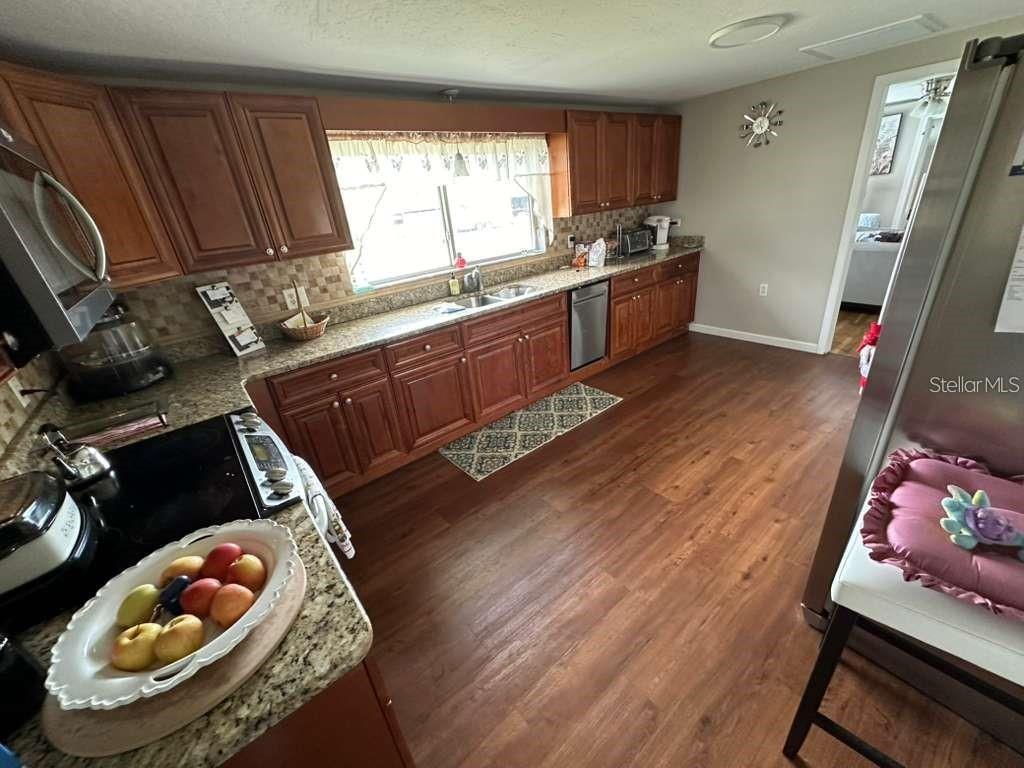 1509 Tate St Property Photo 4