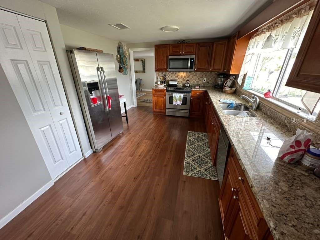 1509 Tate St Property Photo 5