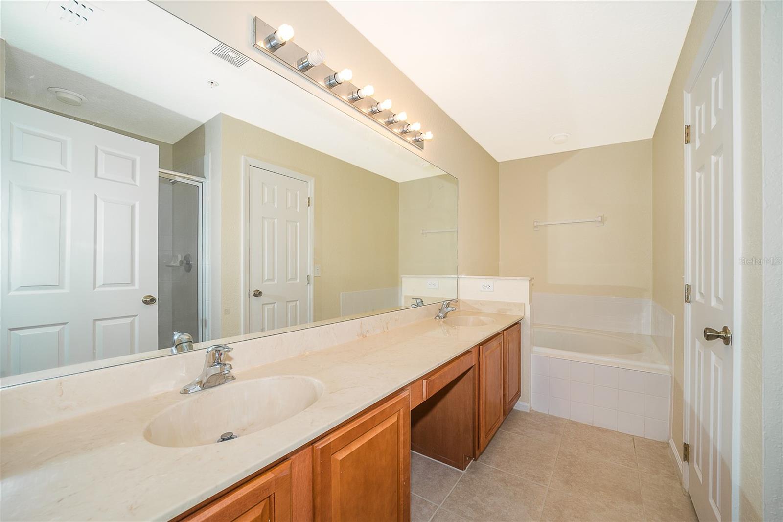 13942 Dove Wing Ct Property Photo 13